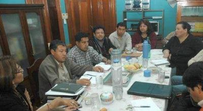 Estatales paran el jueves exigiendo mejora salarial
