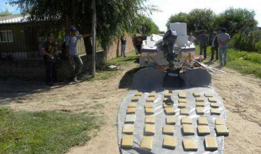 Detienen a familia con 200 ladrillos de droga
