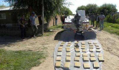 Detienen a familia con 200 ladrillos de droga