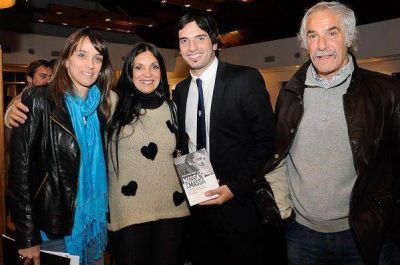 Juan Cruz Sanz y Marcela Durrieu presentaron el libro �Massa x Massa�