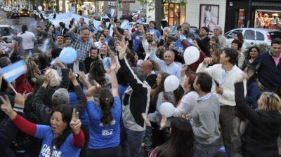 Con colorido y mucha alegr�a, los candidatos cerraron sus campa�as electorales