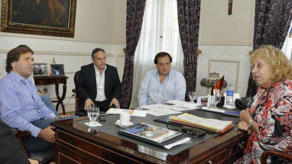 Ministros bonaerenses celebraron importantes convenios con la intendente Stella Maris Giroldi