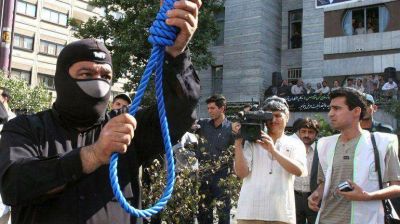 Ir�n ahorc� a 16 "rebeldes" y asegura que contin�a enriqueciendo uranio al 20%