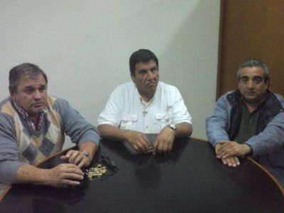 Interponen una medida cautelar contra las paritarias