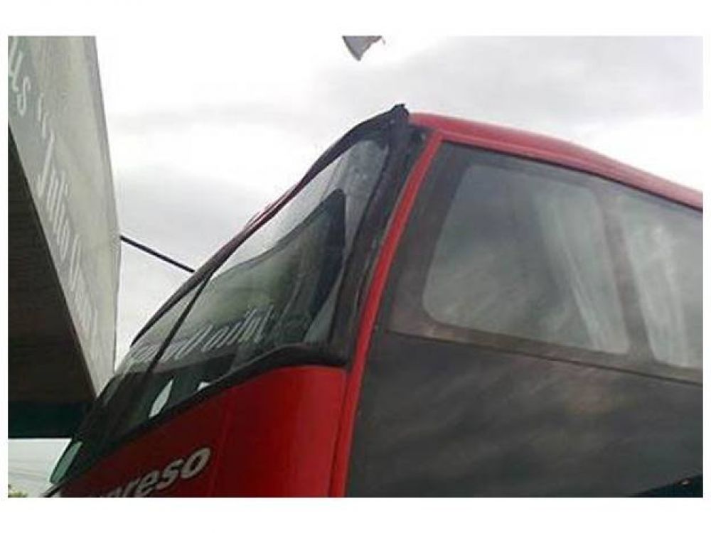 Un rayo cay� sobre un micro en el cruce de las rutas 20 y 39