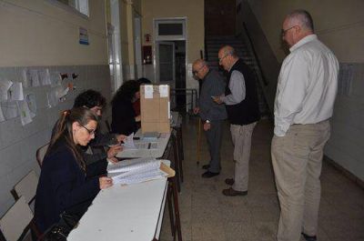 Arranc� puntual y tranquila la jornada electoral
