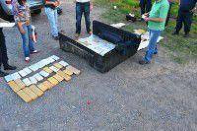 Secuestran 100 kg de marihuana escondida en una camioneta