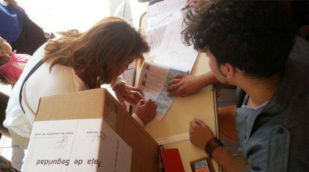 Bah�a Blanca ya vota en las legislativas