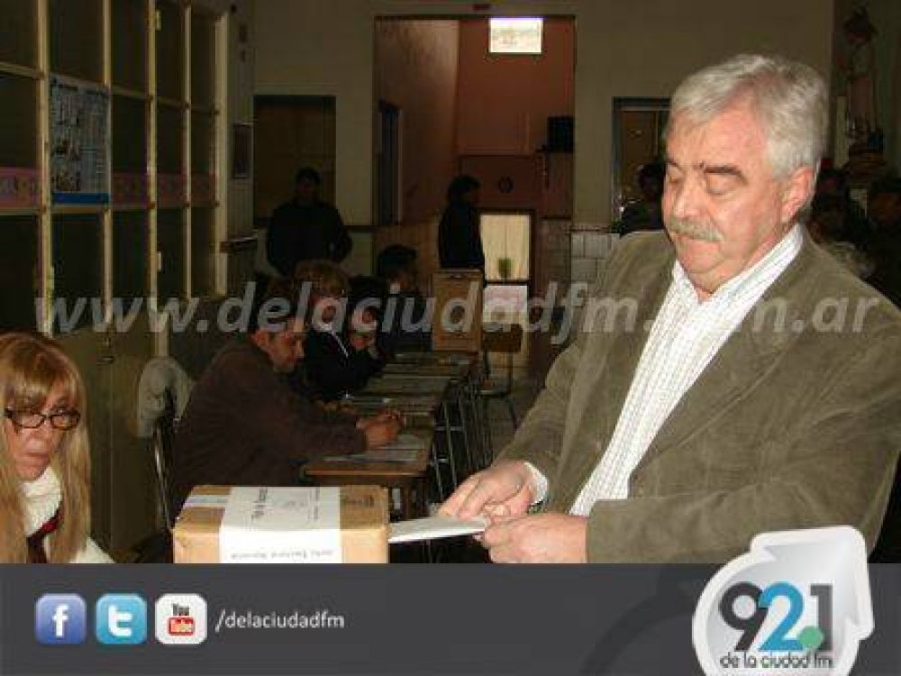 'Es un d�a espl�ndido' se�al� el Intendente despu�s de votar	