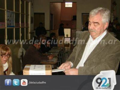 'Es un d�a espl�ndido' se�al� el Intendente despu�s de votar	