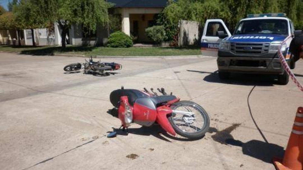 Son familiares y chocaron en moto en Leoneti y Ameghino