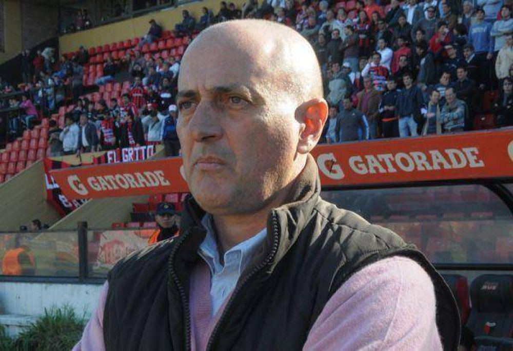 Marcelo Fuentes es el nuevo entrenador de Sarmiento y aludi� a �un plantel competitivo�
