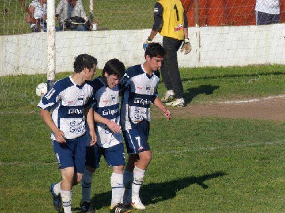 Sportivo golpe� en el momento justo y se adue�� del cl�sico