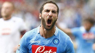 Calcio italiano: con goles de Higua�n, N�poli venci� a Torino