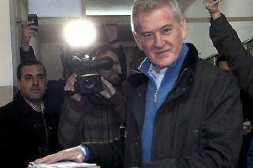 De Narv�ez: "La elecci�n arranc� muy bien y habr� mucha concurrencia"