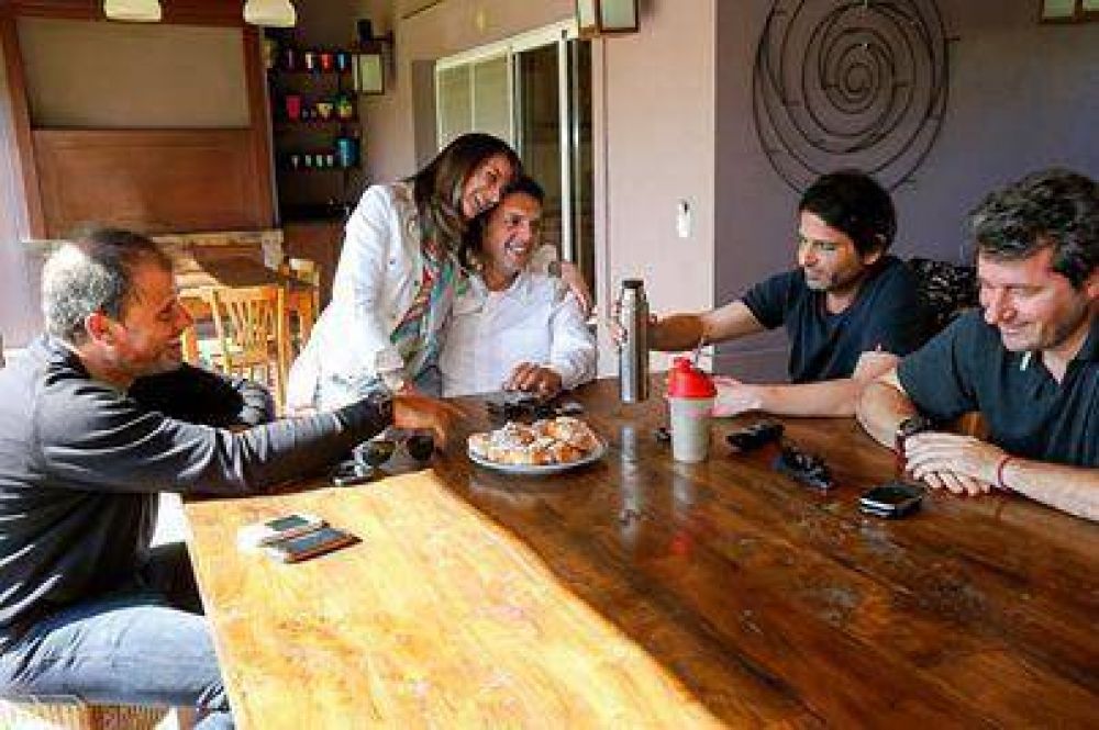 Los candidatos intentaban distenderse en familia y repasaron actividades con colaboradores en la previa de elecciones  