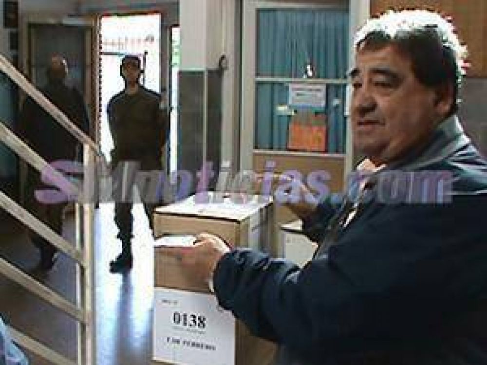En Caseros, vot� el intendente Hugo Curto