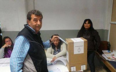Elecciones 2013: El candidato a concejal del Frente Renovador, Ricardo Male, ya emiti� su voto