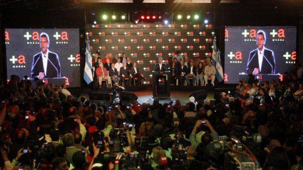 Massa: "La victoria nos obliga a cruzar la frontera y caminar la Argentina"