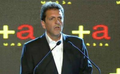 Massa convoc� a su fuerza �a cruzar la frontera de la provincia y caminar la Argentina"