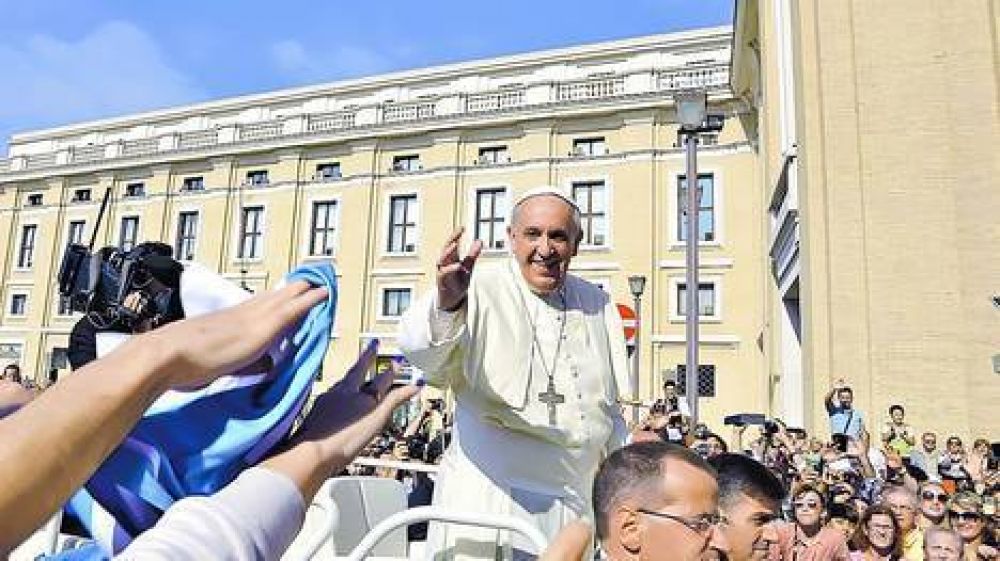 Ante peregrinos de 70 pa�ses, el Papa defendi� a la familia