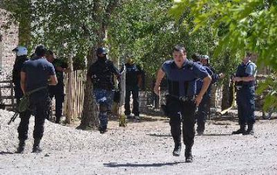 Se atrincher� de la polic�a y se suicid�, en Roca