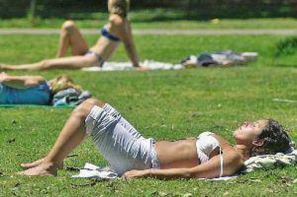 Dermat�logos piden no sobreestimar la protecci�n solar para evitar c�ncer de piel