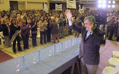 Unos 1.500 docentes avalaron a los candidatos de Das Neves.