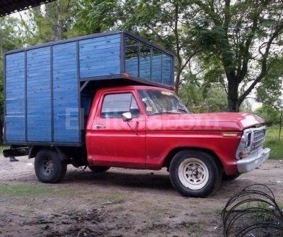 Encontraron una camioneta abandonada con droga