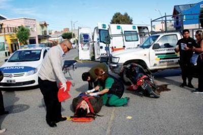 Motociclista con mu�eca fracturada tras accidente