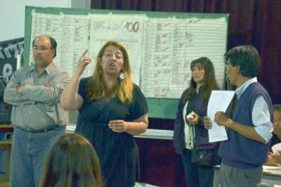 Docentes contin�an con asambleas permanentes y volver�an a las rutas