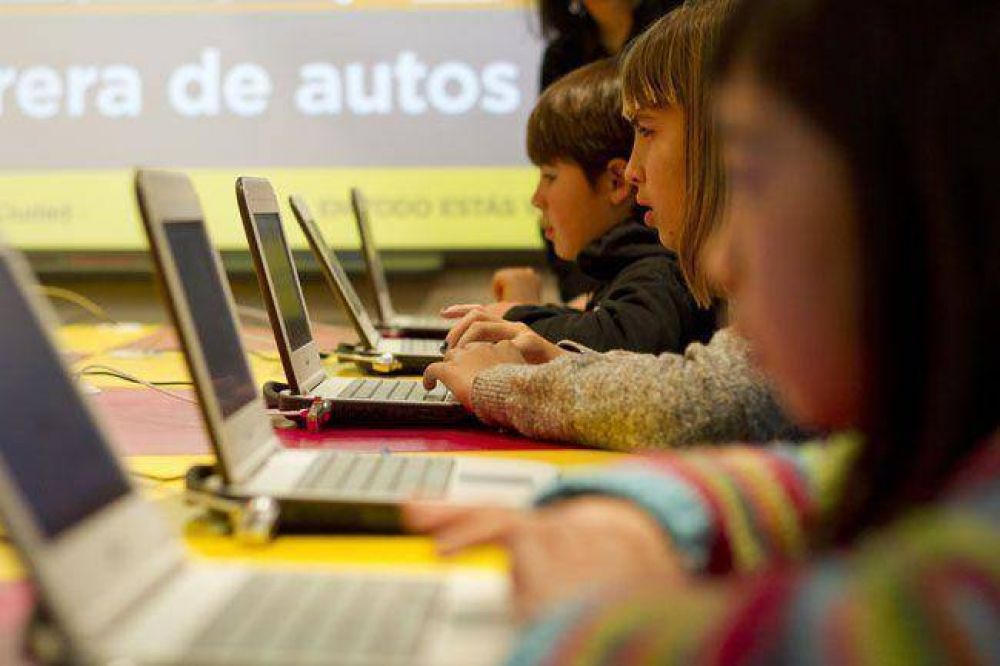 El Plan S@rmiento equipa a alumnos y docentes de la Ciudad
