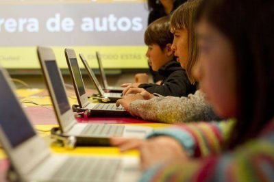 El Plan S@rmiento equipa a alumnos y docentes de la Ciudad