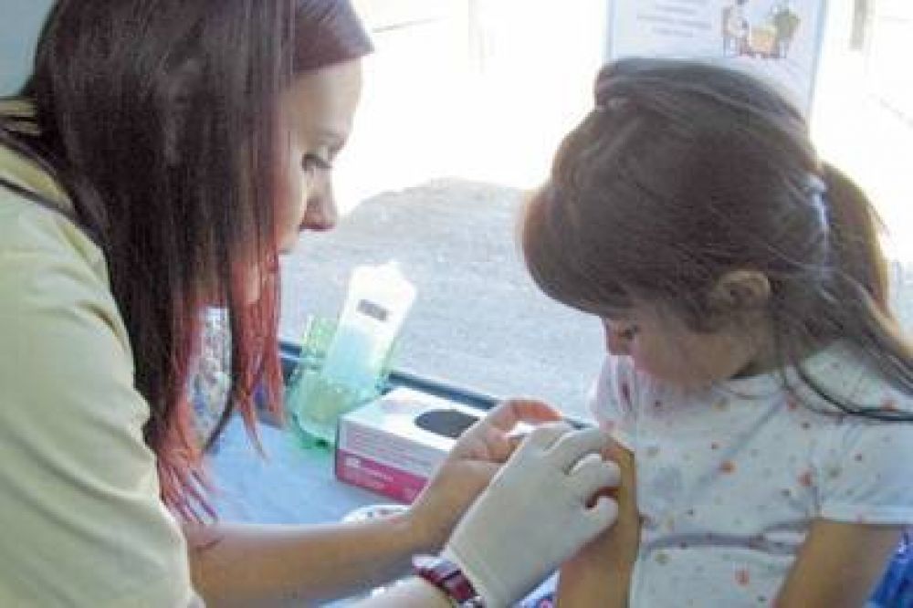 En los centros de salud se vacuna contra la Hepatitis B de manera gratuita