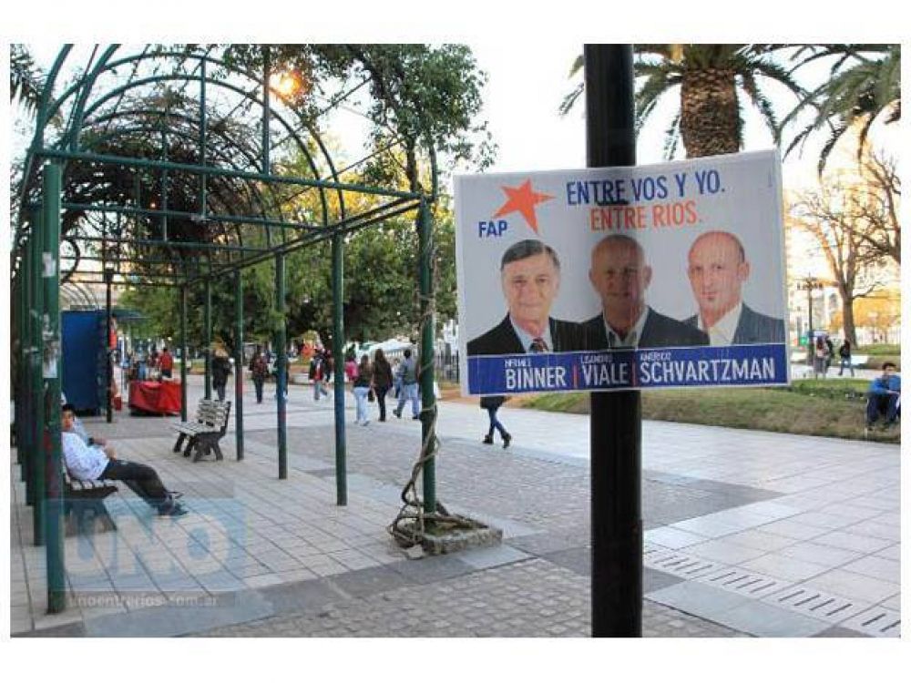 Retiran las pancartas y pasacalles