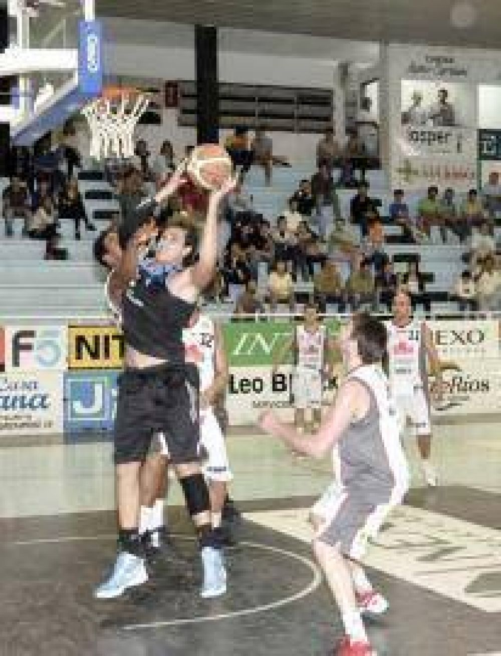 Rocamora debut� con una derrota en Paran�