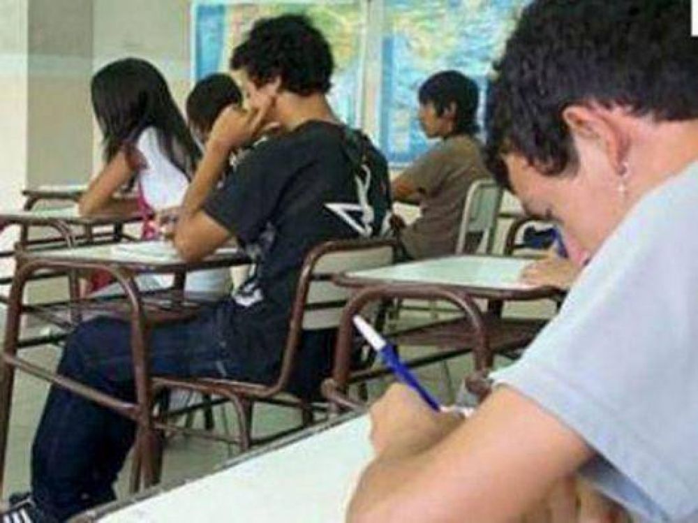 Alta demanda de j�venes para la escuela nocturna