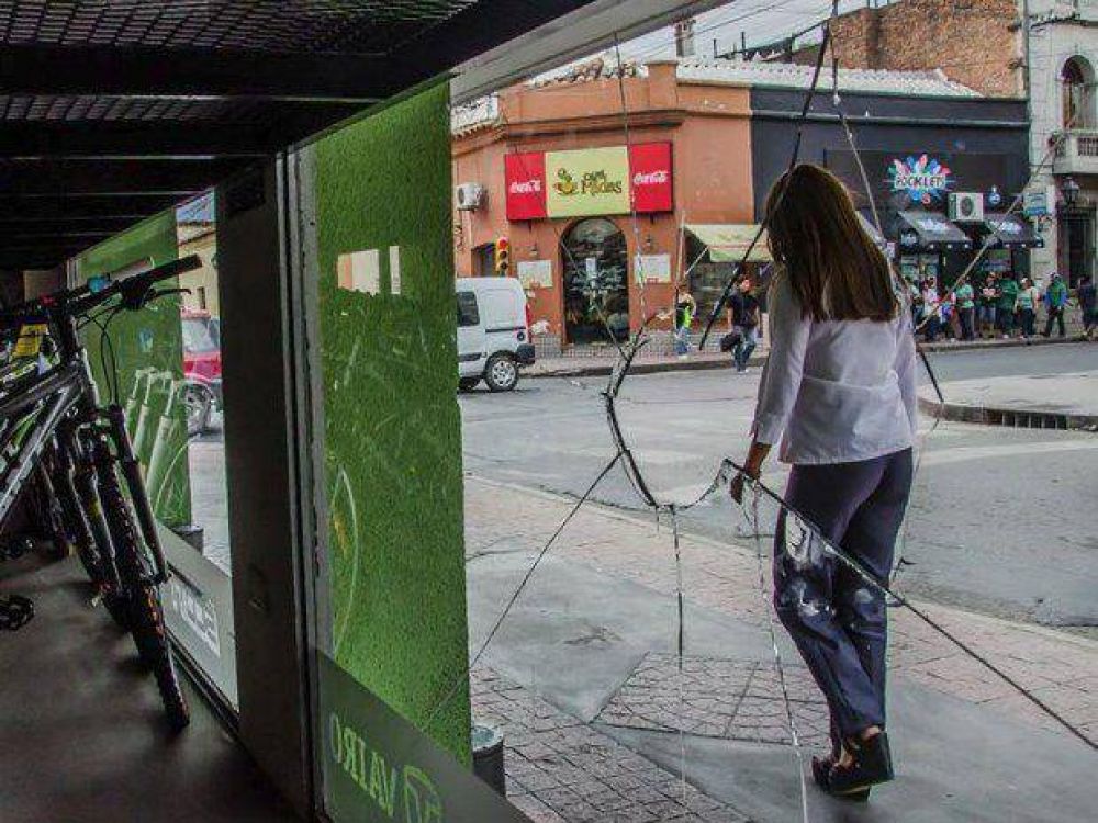 Los �rompevidrieras� volvieron a actuar