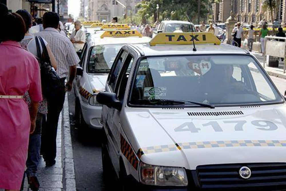Taxista piden aumento en las tarifas pero para los concejales "no es una prioridad"