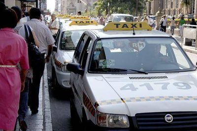 Taxista piden aumento en las tarifas pero para los concejales "no es una prioridad"