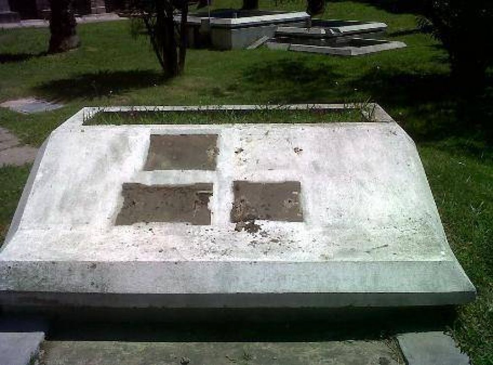 Robaron placas de bronce en el fuero Penal de La Plata