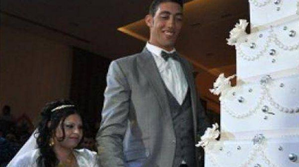 Con 2,51 metros, se cas� el hombre m�s alto del mundo