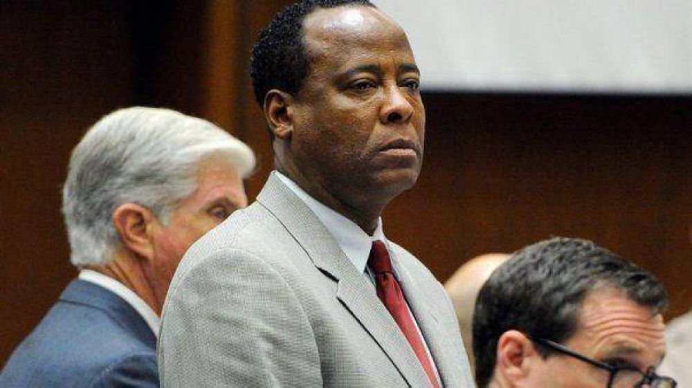 Liberan al m�dico acusado de asesinar a Michael Jackson