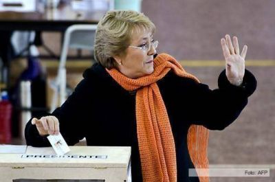 Aumentan las cr�ticas al programa de gobierno que present� Bachelet