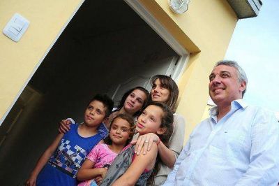 Cuarenta familias de Rinc�n de Milberg ya cuentan con su vivienda