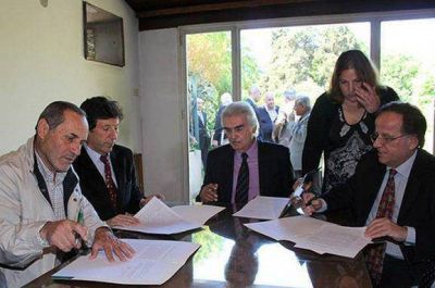 Firman convenio para capacitar a trabajadores h�picos en San Isidro