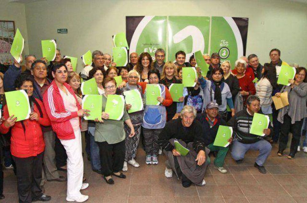 Ferraresi entreg� preadjudicaciones de vivienda para empleados municipales 