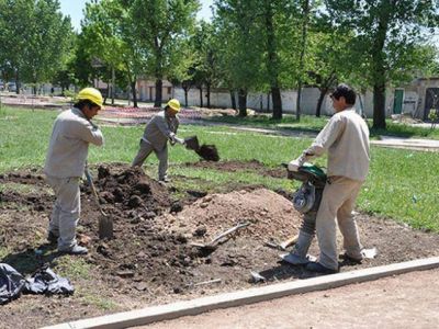 Trabajos de refacci�n en la plaza La Esperanza