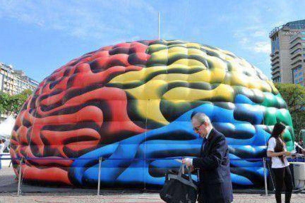 Un cerebro gigante para concientizar sobre ACV