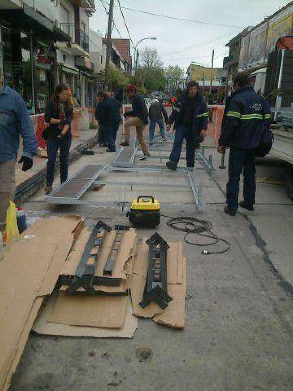 Instalan desk en G�emes a la altura de Castelli y Alvarado